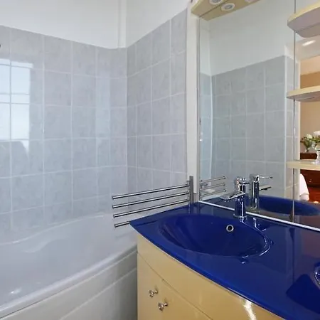 Apartment Palmeraie - Magnifique D'epoque Avec Vue 4 Personnes Avec Terrasse Le Port